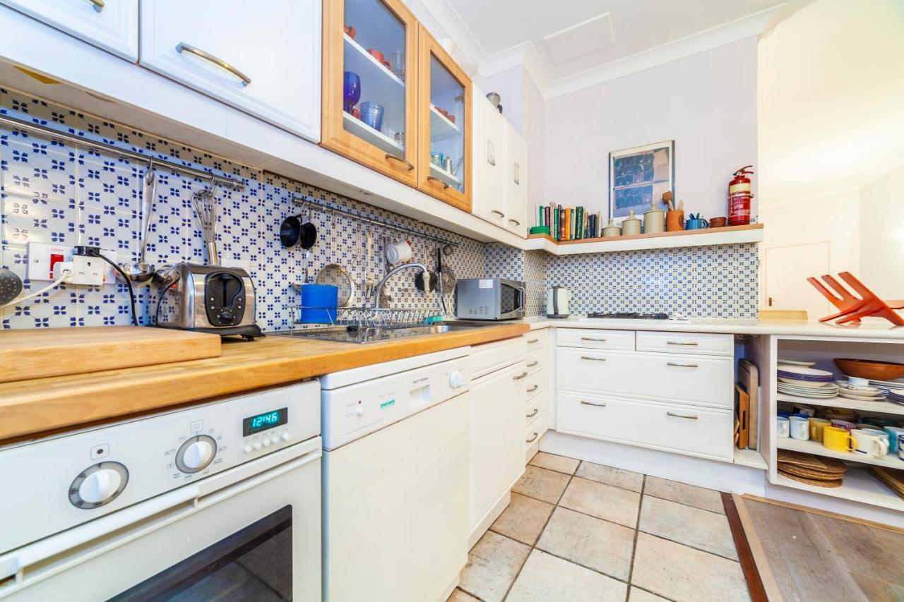 לונדון Kynance Mews Rustic And Unique Three Bedroom Mews House With A Private Courtyard מראה חיצוני תמונה